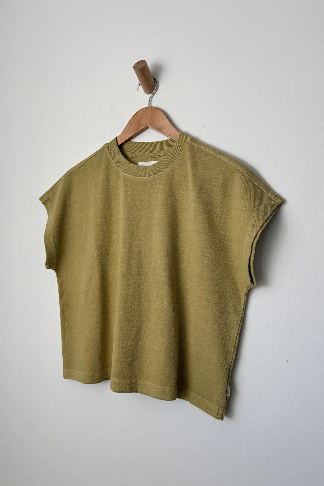 LE BON SHOPPE JEANNE TEE - OCHRE