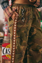 Load image into Gallery viewer, SABBI THE CANVAS HEART PANTS - CAMO
