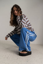 Load image into Gallery viewer, Hall Store ANDI LONG SLEEVE BLUE/BROWN
