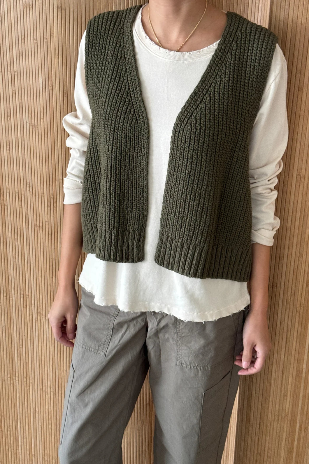 GRANNY COTTON SWEATER VEST - OLIVE GREEN