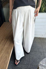 Load image into Gallery viewer, LE BON SHOPPE BARE PANTS - WHITE COTTON
