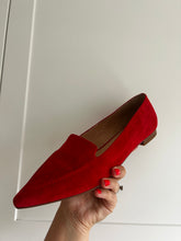 Load image into Gallery viewer, Millwoods POPLAR POINTED FLAT - RED SUEDE
