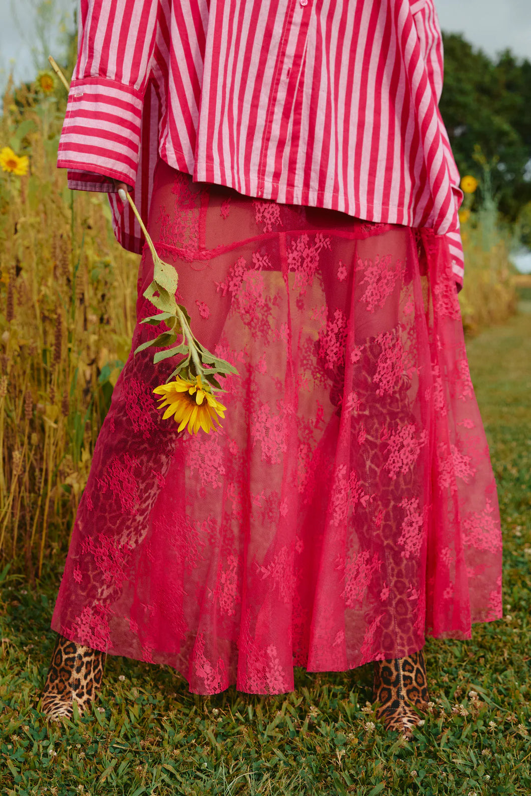 SABBI THE LACE MAXI SKIRT - PINK