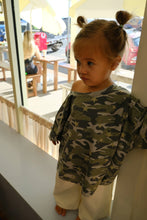 Load image into Gallery viewer, By Billie KIDS TEE - CAMO STAR
