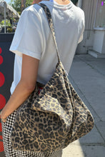 Load image into Gallery viewer, LE BON SHOPPE HAPPY CARRY BAG - LEOPARD
