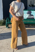 Load image into Gallery viewer, LE BON SHOPPE JEANNE TEE - Naturel
